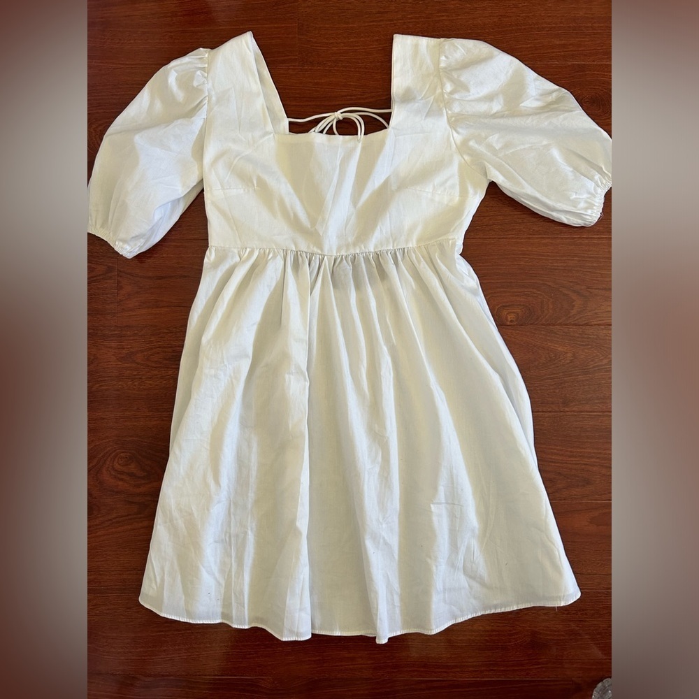 NWOT White Open-Back Dress Size M - Picture 5 of 6